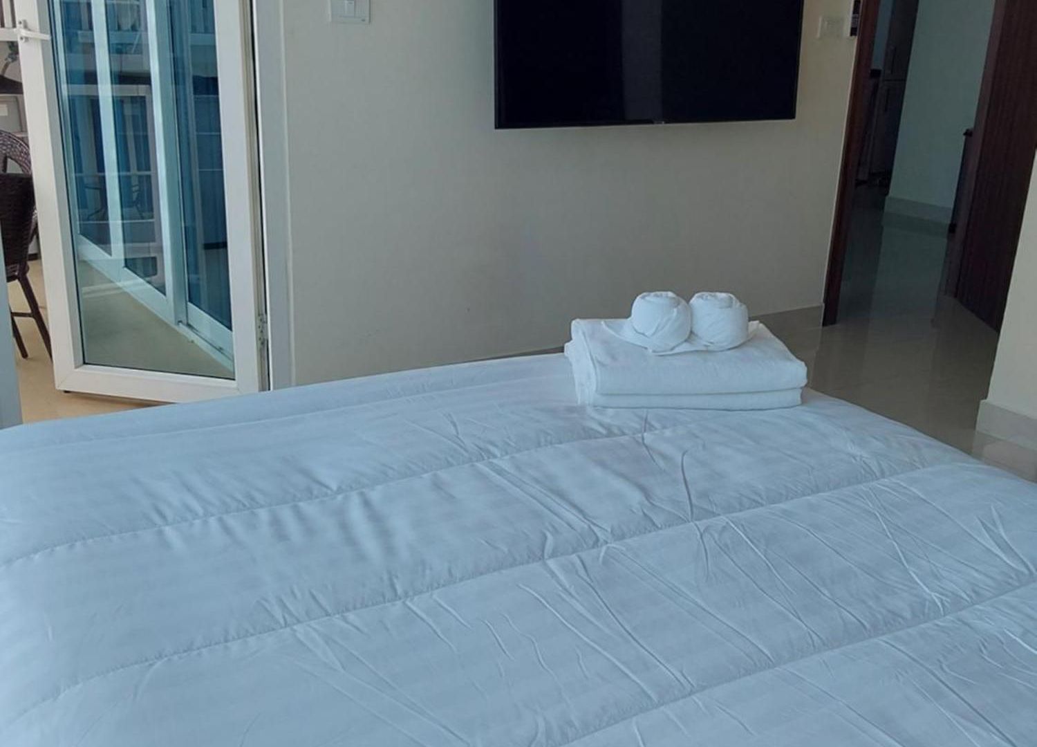 Grand Avenue, 2 Bed-/ 2 Bathroom, 70 Sqm, Pool View * Pattaya