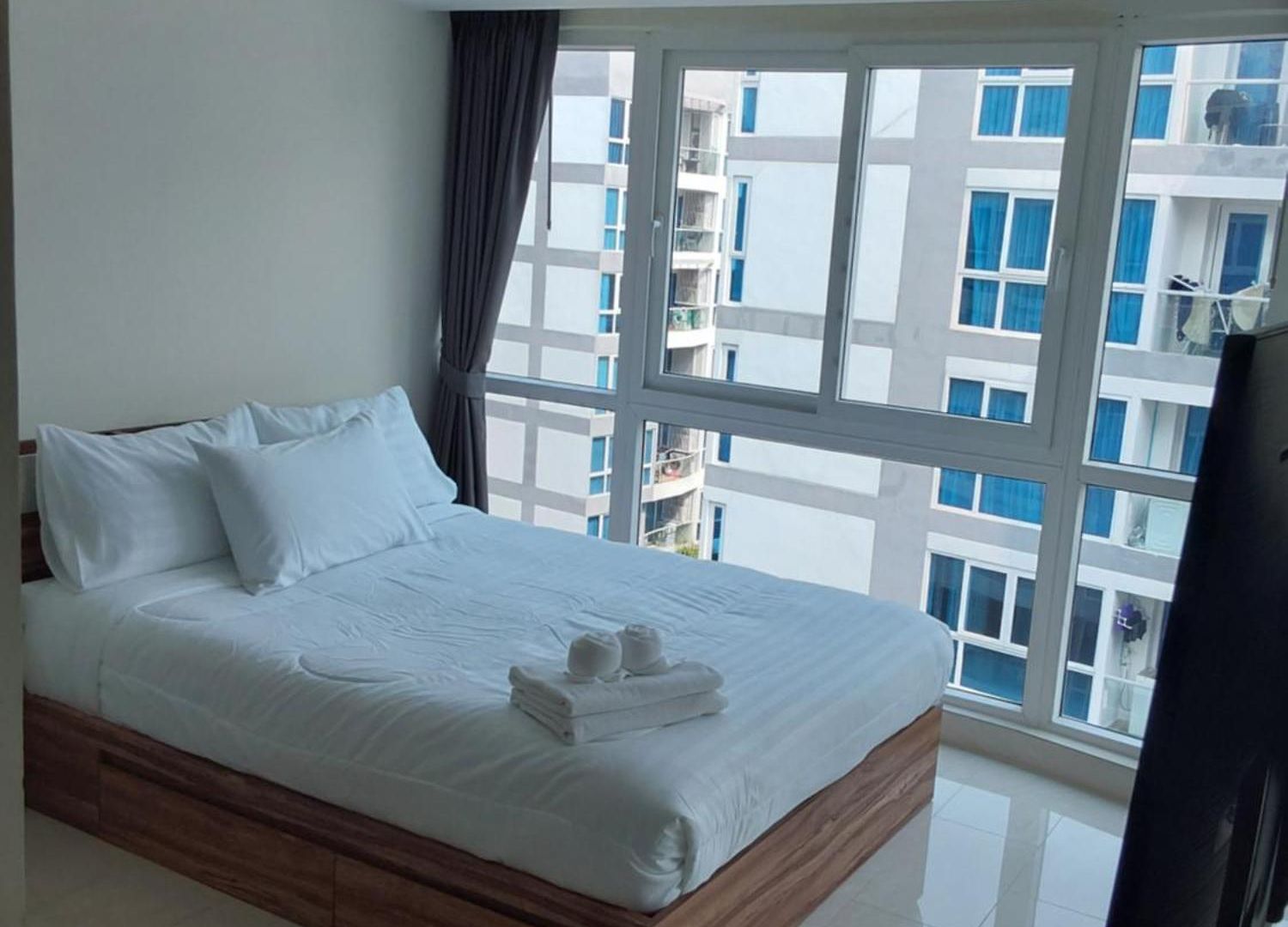 Grand Avenue, 2 Bed-/ 2 Bathroom, 70 Sqm, Pool View อพาร์ทเม้น Pattaya