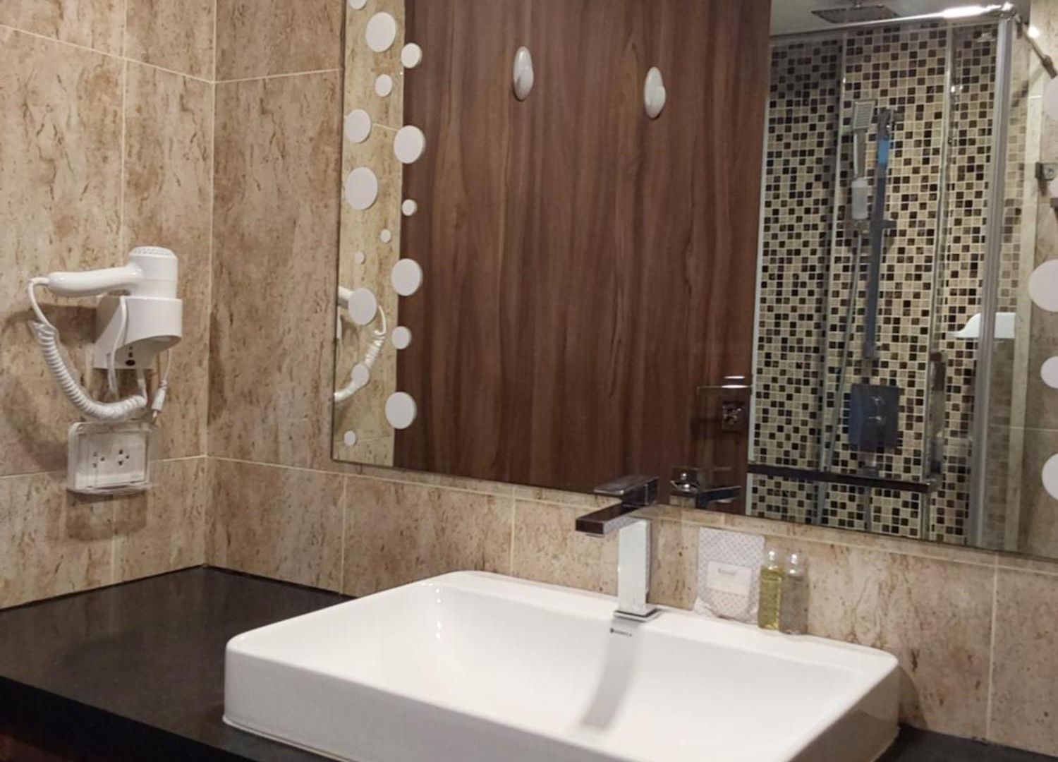 Grand Avenue, 2 Bed-/ 2 Bathroom, 70 Sqm, Pool View
