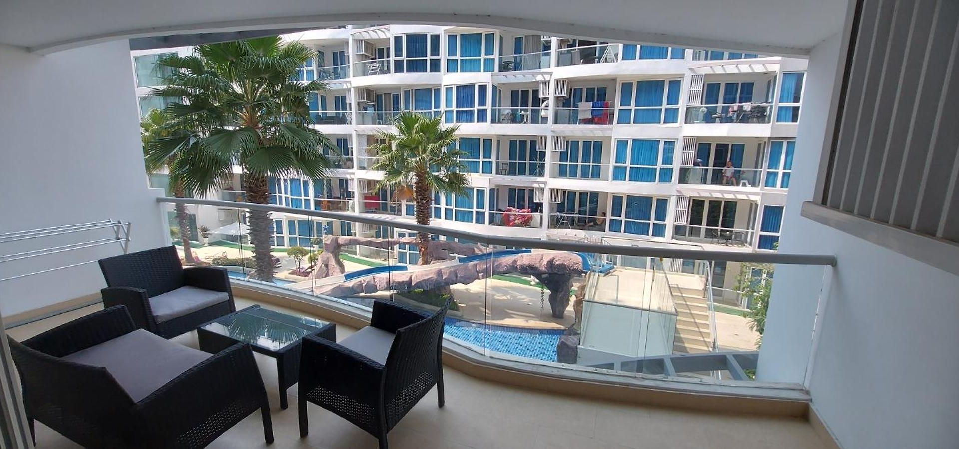 Grand Avenue, Luxury Suite, 72sqm Pool View With Lounge Area * Pattaya