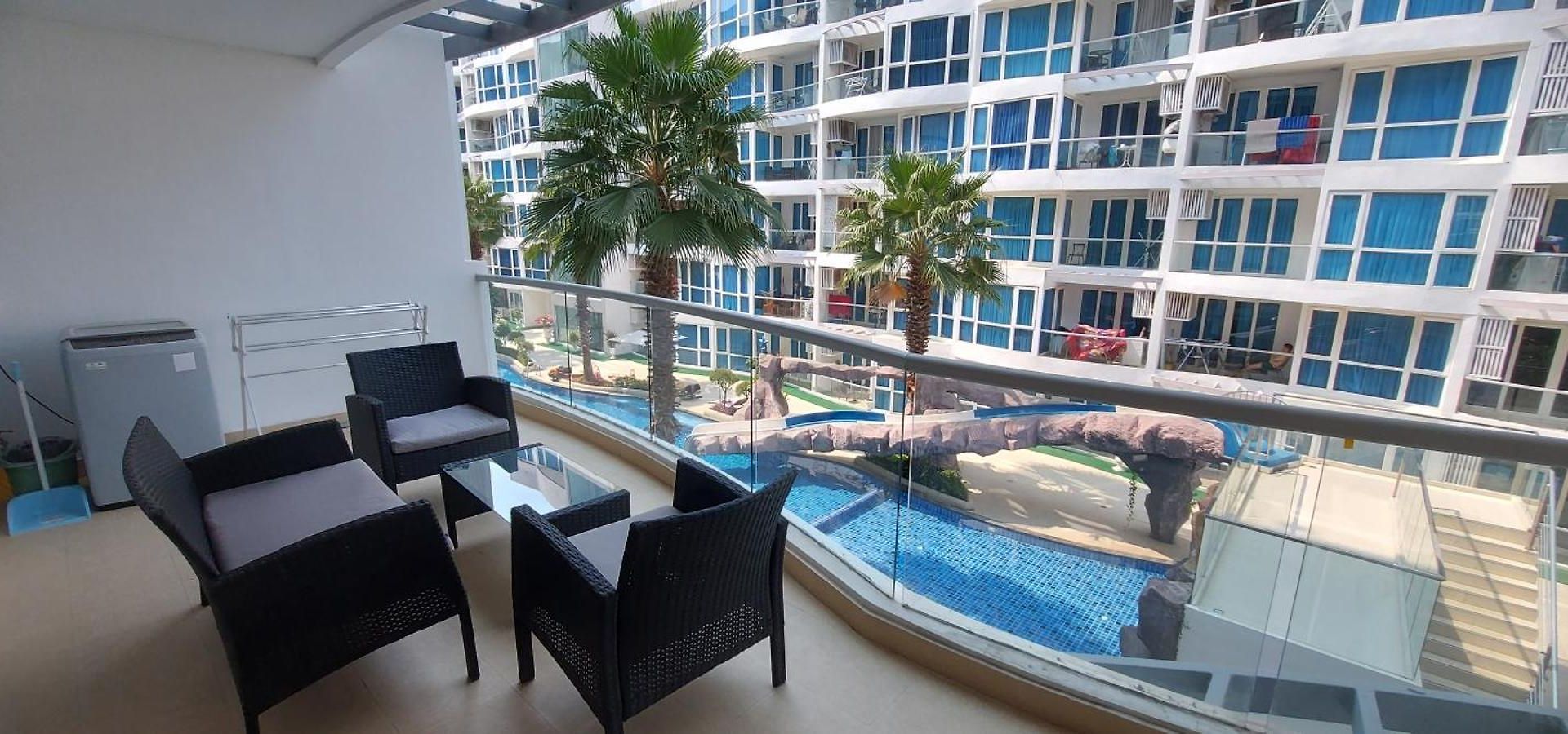 Grand Avenue, Luxury Suite, 72sqm Pool View With Lounge Area อพาร์ทเม้น