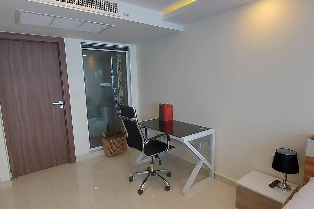Grand Avenue, Luxury Suite, 72sqm Pool View With Lounge Area อพาร์ทเม้น *