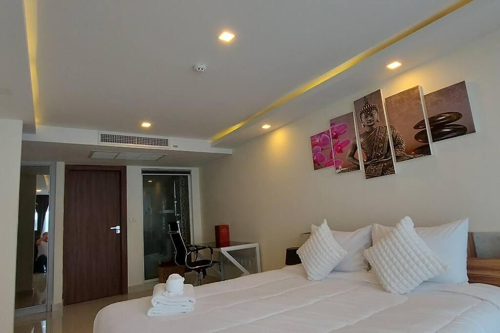 อพาร์ทเม้น Grand Avenue, Luxury Suite, 72sqm Pool View With Lounge Area *