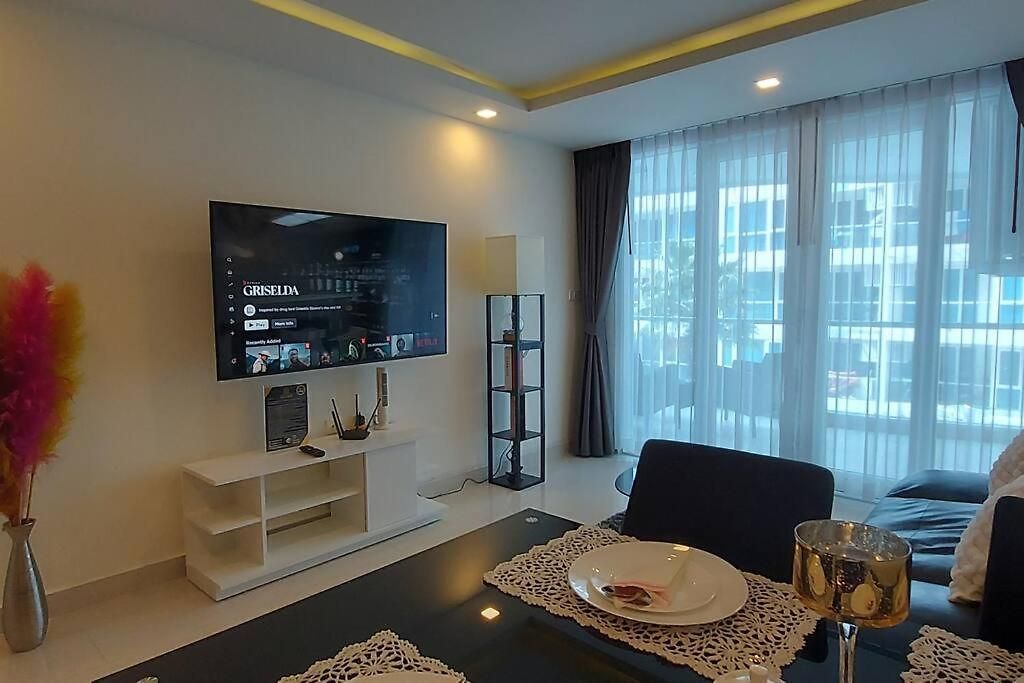 Grand Avenue, Luxury Suite, 72sqm Pool View With Lounge Area
