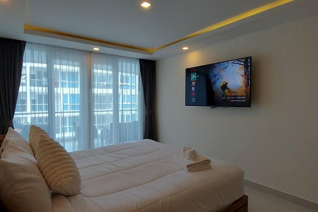 Grand Avenue, Luxury Suite, 72sqm Pool View With Lounge Area *
