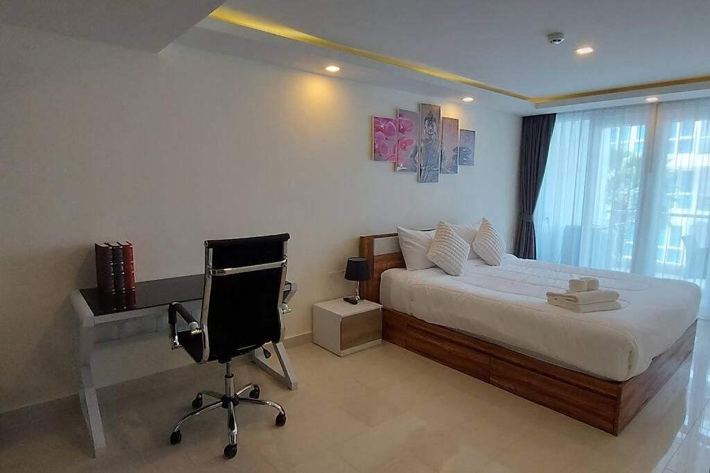 อพาร์ทเม้น Grand Avenue, Luxury Suite, 72sqm Pool View With Lounge Area