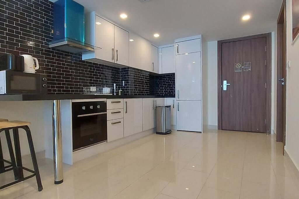 Grand Avenue, Luxury Suite, 72sqm Pool View With Lounge Area อพาร์ทเม้น Pattaya