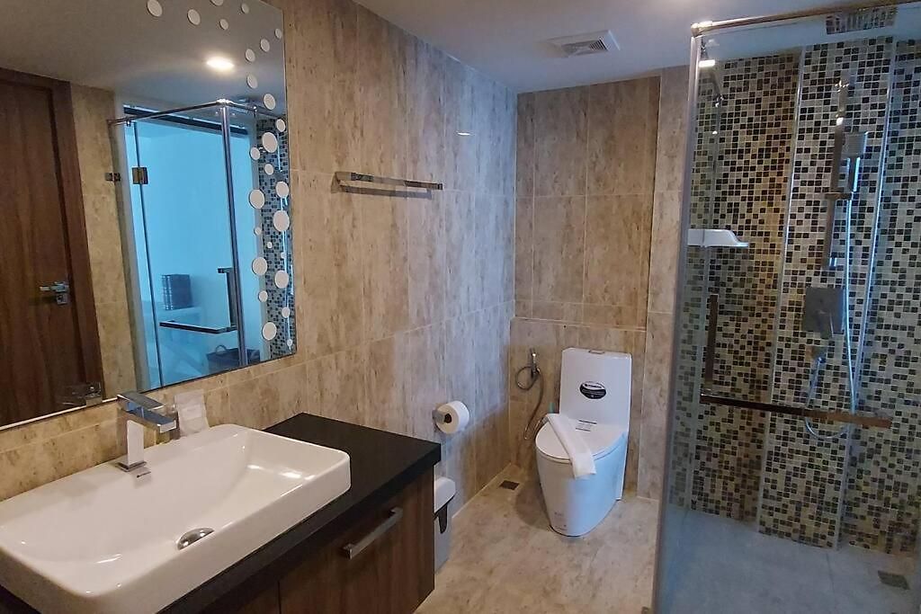 Grand Avenue, Luxury Suite, 72sqm Pool View With Lounge Area อพาร์ทเม้น Pattaya