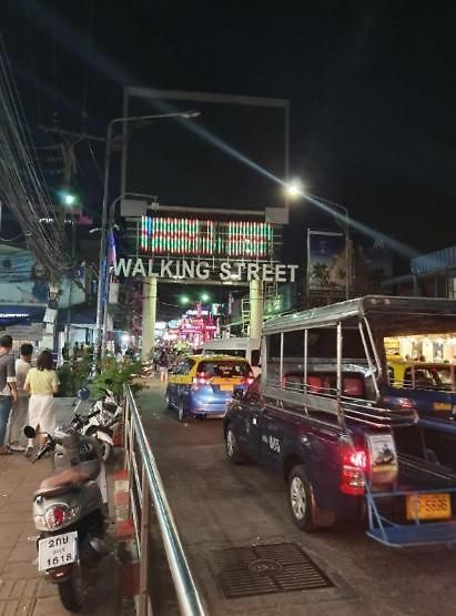 Luxury Semi-2bed Pool Near & Walking Street! Pattaya