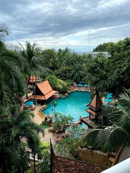 อพาร์ทเม้น Luxury Semi-2bed Pool Near & Walking Street! *