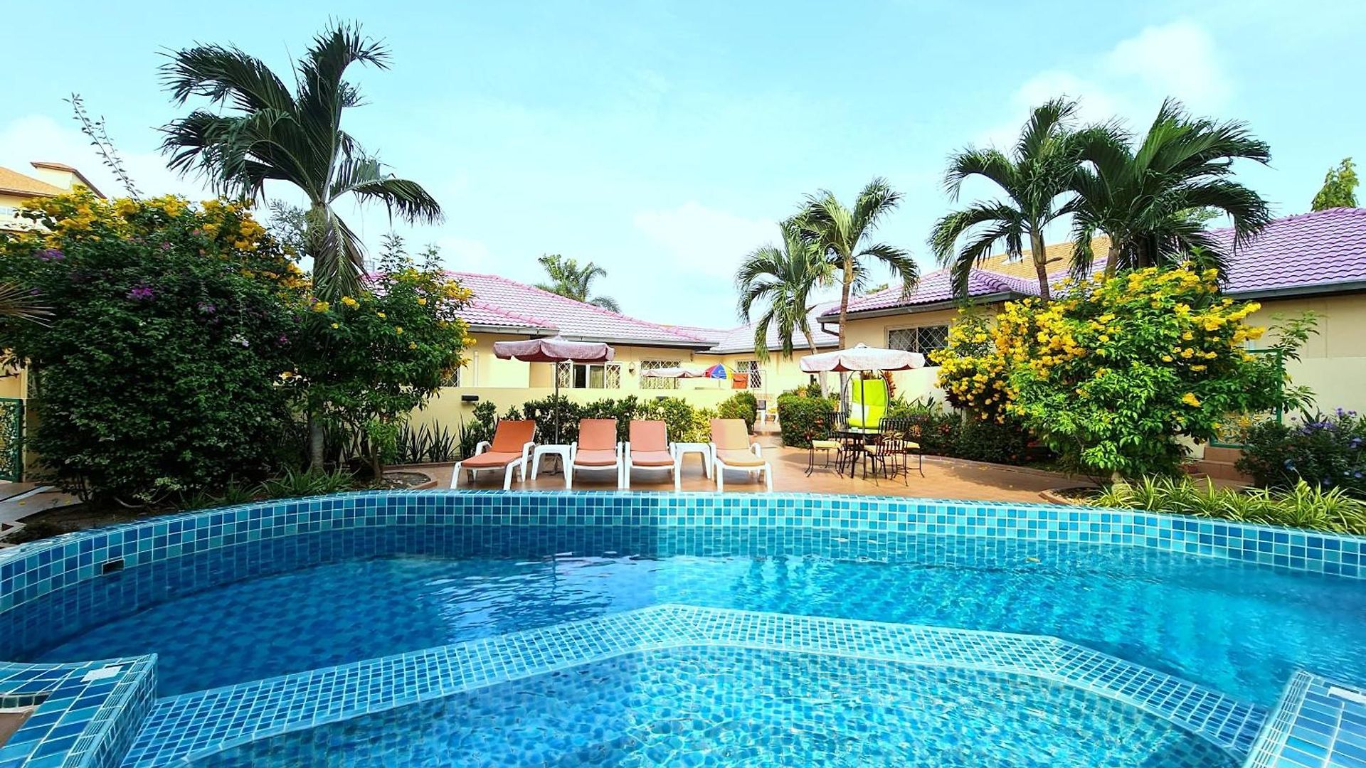 อพาร์ทเม้น Butterfly Garden Boutique Residences A Luxury Oasis & Lifestyle Destination By Neang The Amenities Want At An Affordable Price Ex Large 1-3 Bedroom Free Wifi Rain Shower Bath Staff 24-7 *