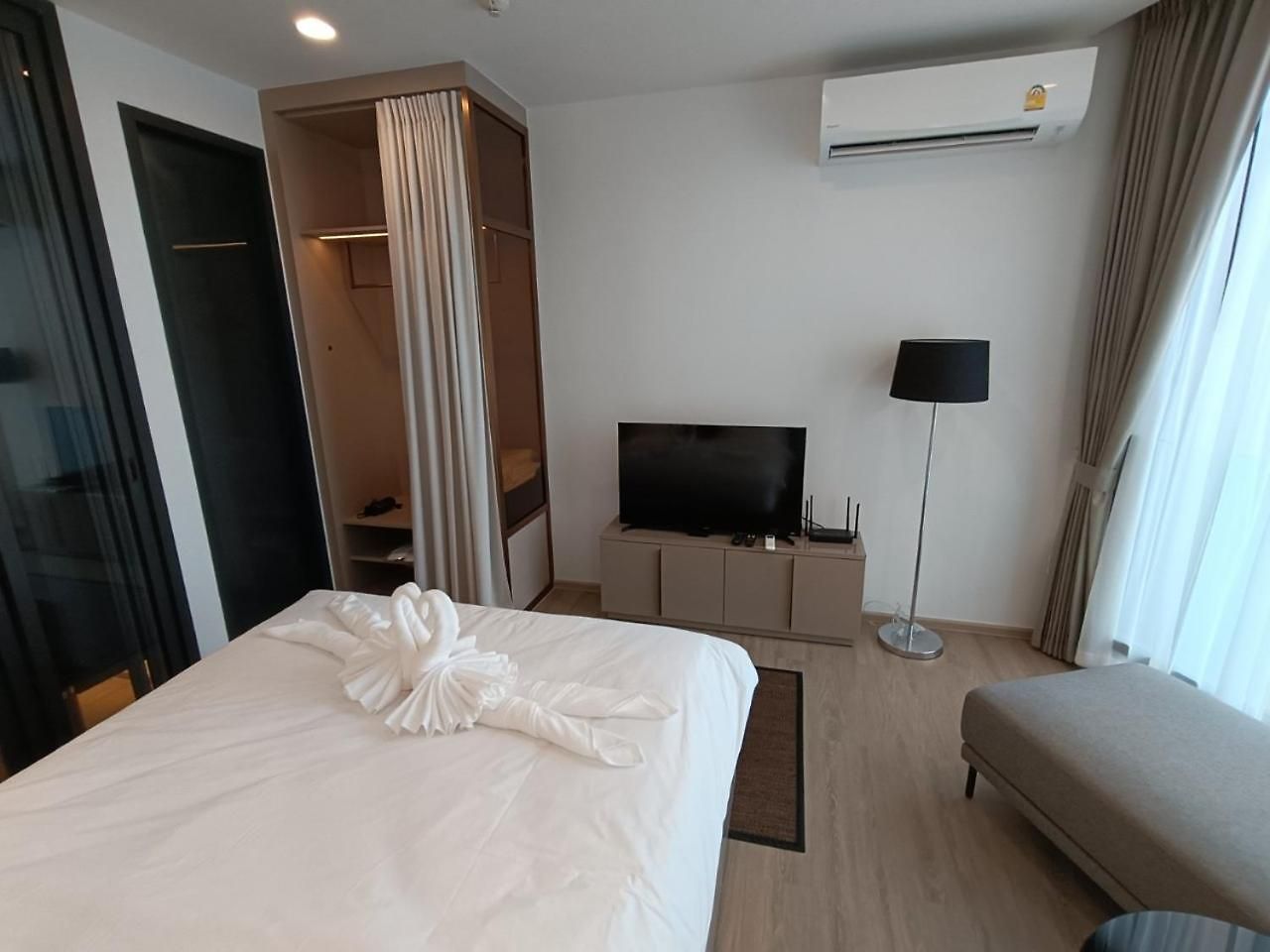 อพาร์ทเม้น Downtown Chic Rooftop Pool #en797 *