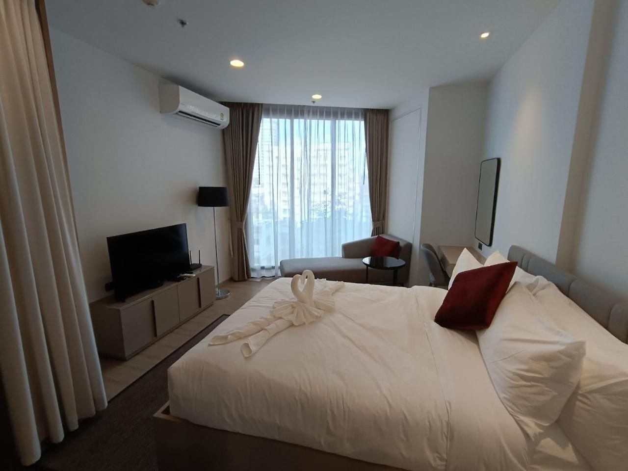 อพาร์ทเม้น Downtown Chic Rooftop Pool #en797