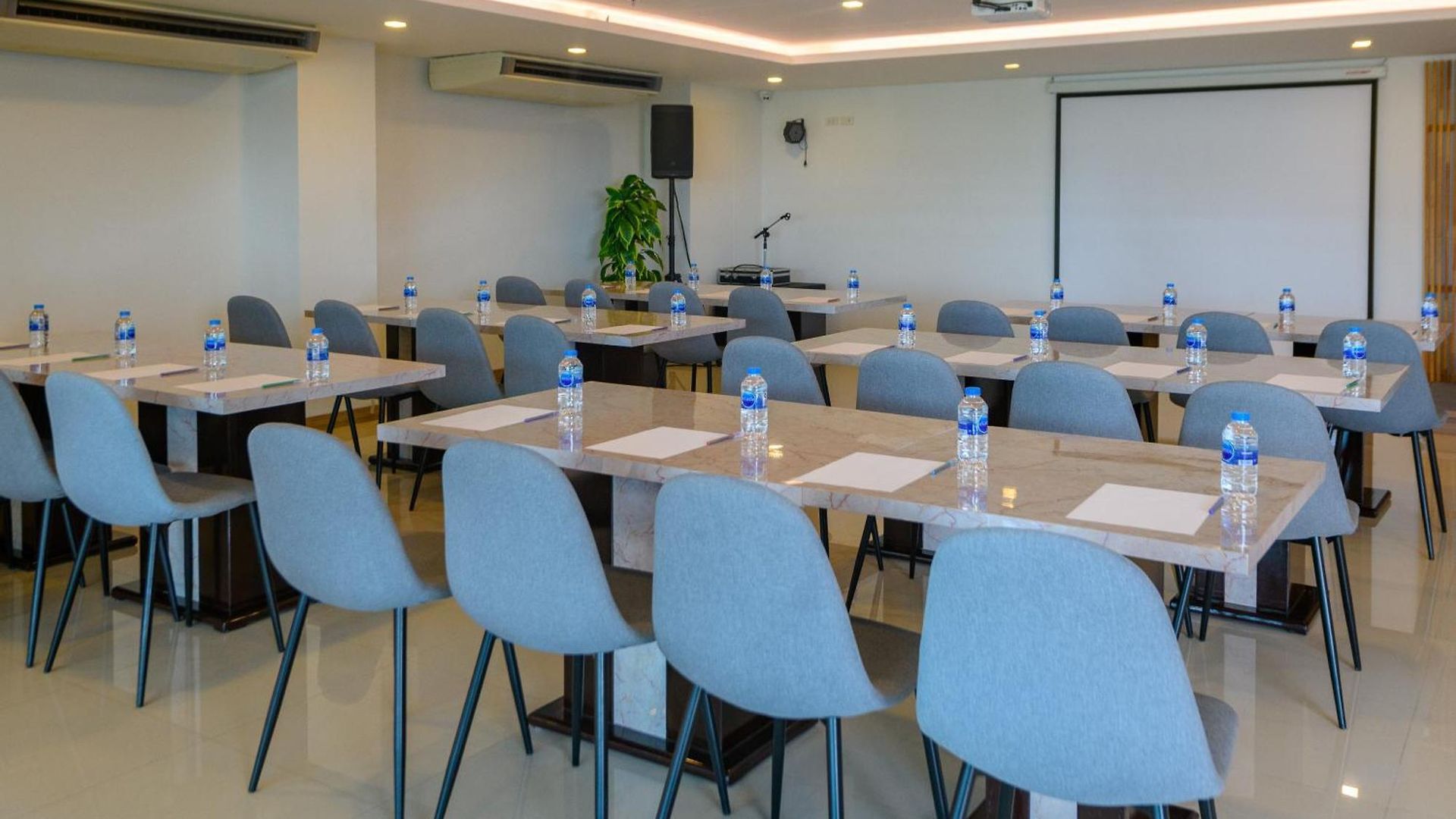 โรงแรม Iris Palace