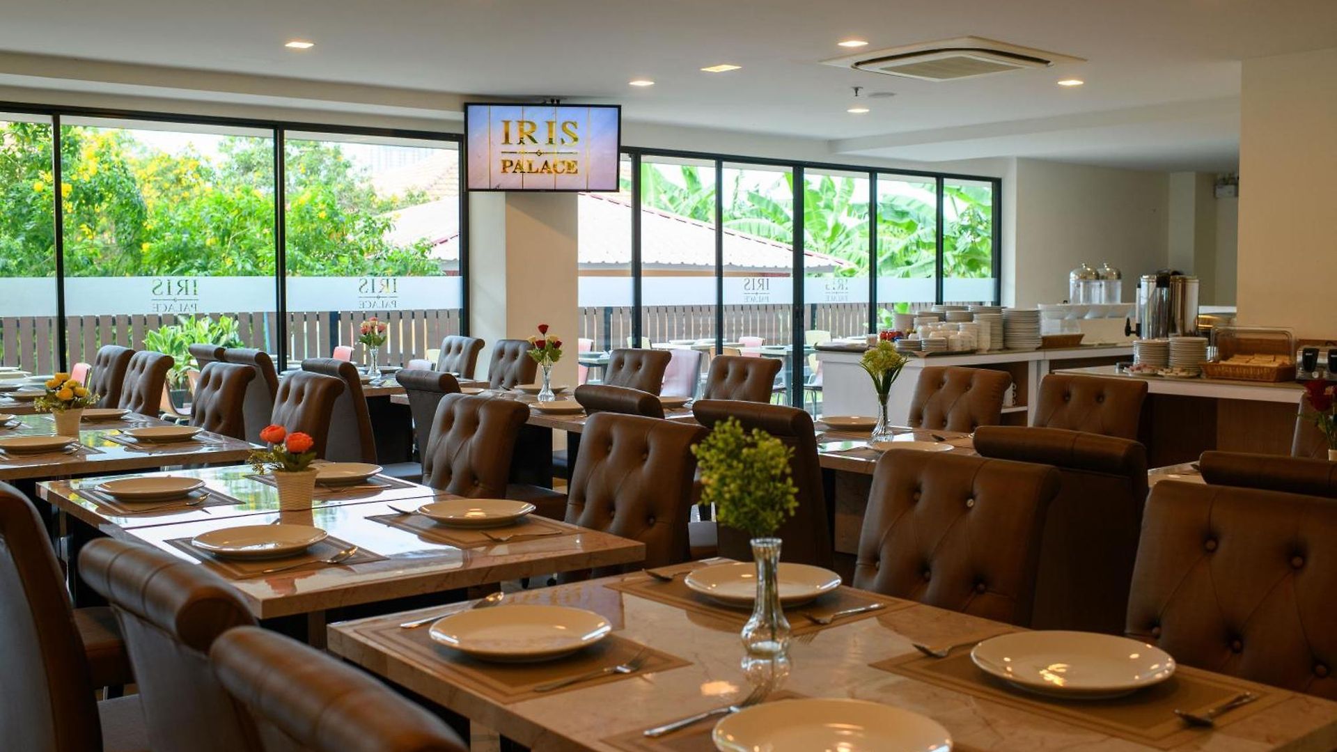 Iris Palace โรงแรม