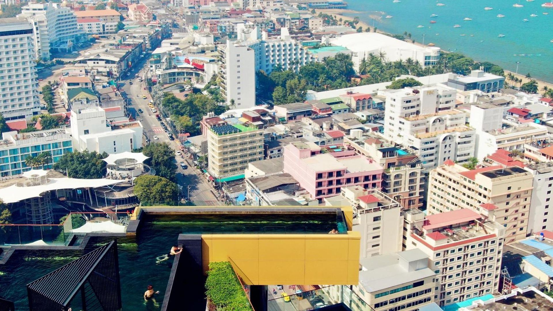 Edge Sea View อพาร์ทเม้น Pattaya