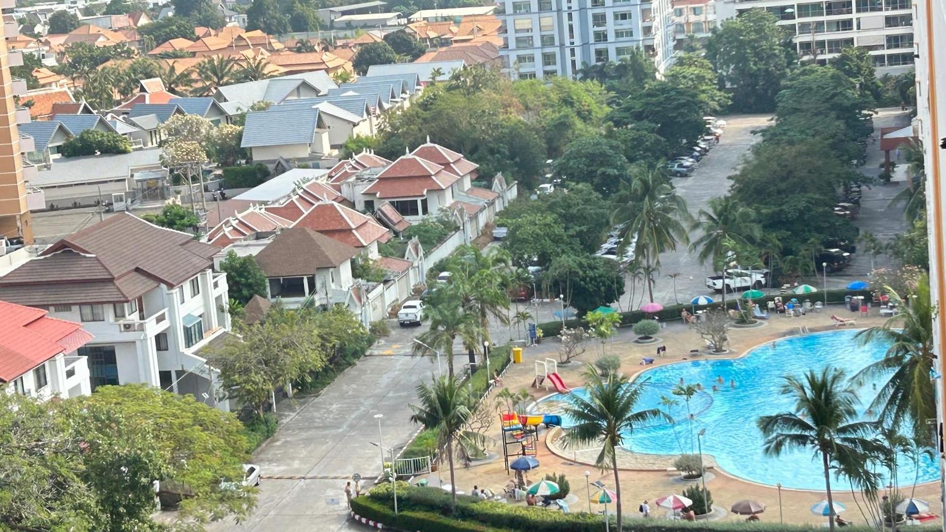 อพาร์ทเม้น Mena美景公寓酒店 Pattaya
