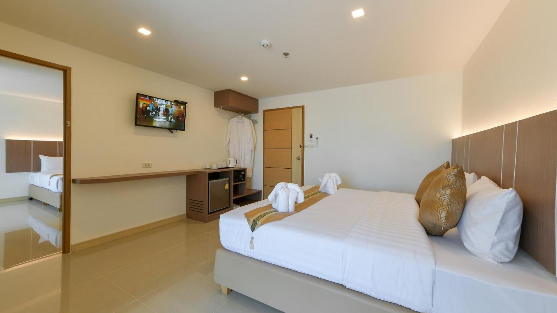 Iris Palace Pattaya