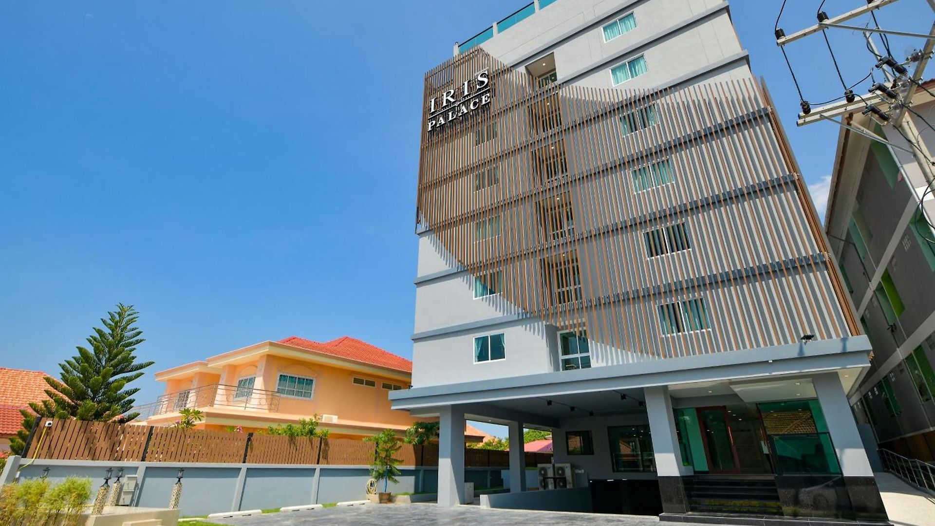 Iris Palace โรงแรม 5*