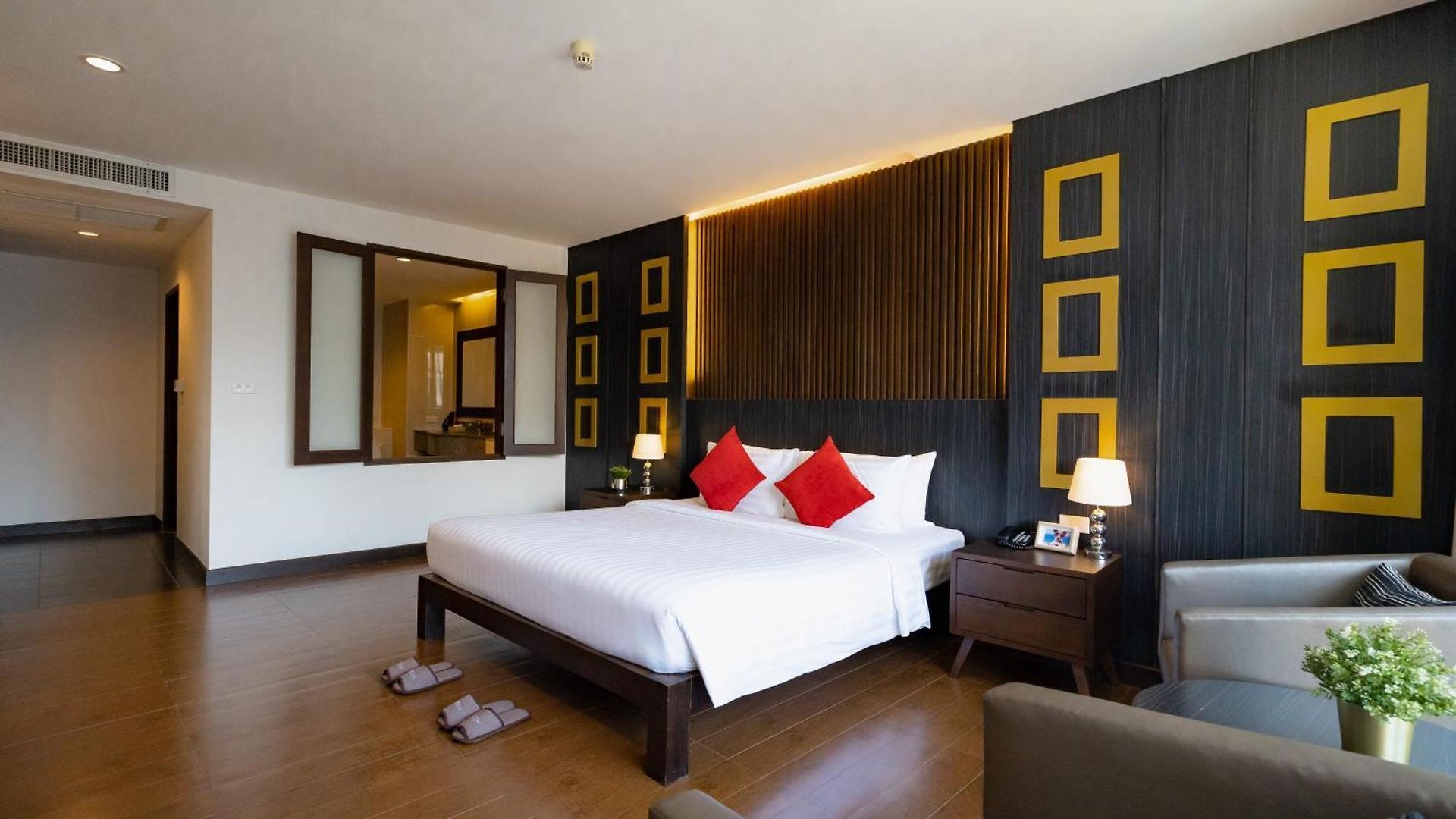 J โรงแรม 4*