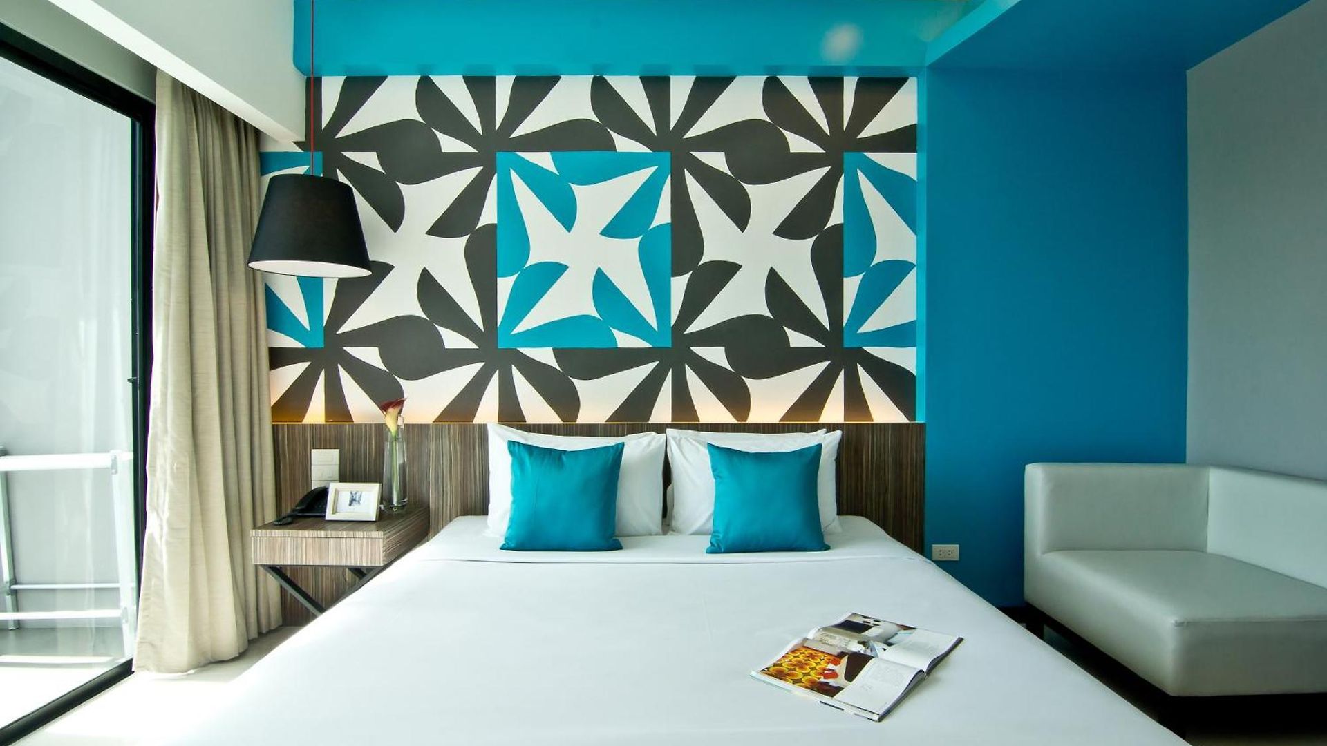 J โรงแรม 4*
