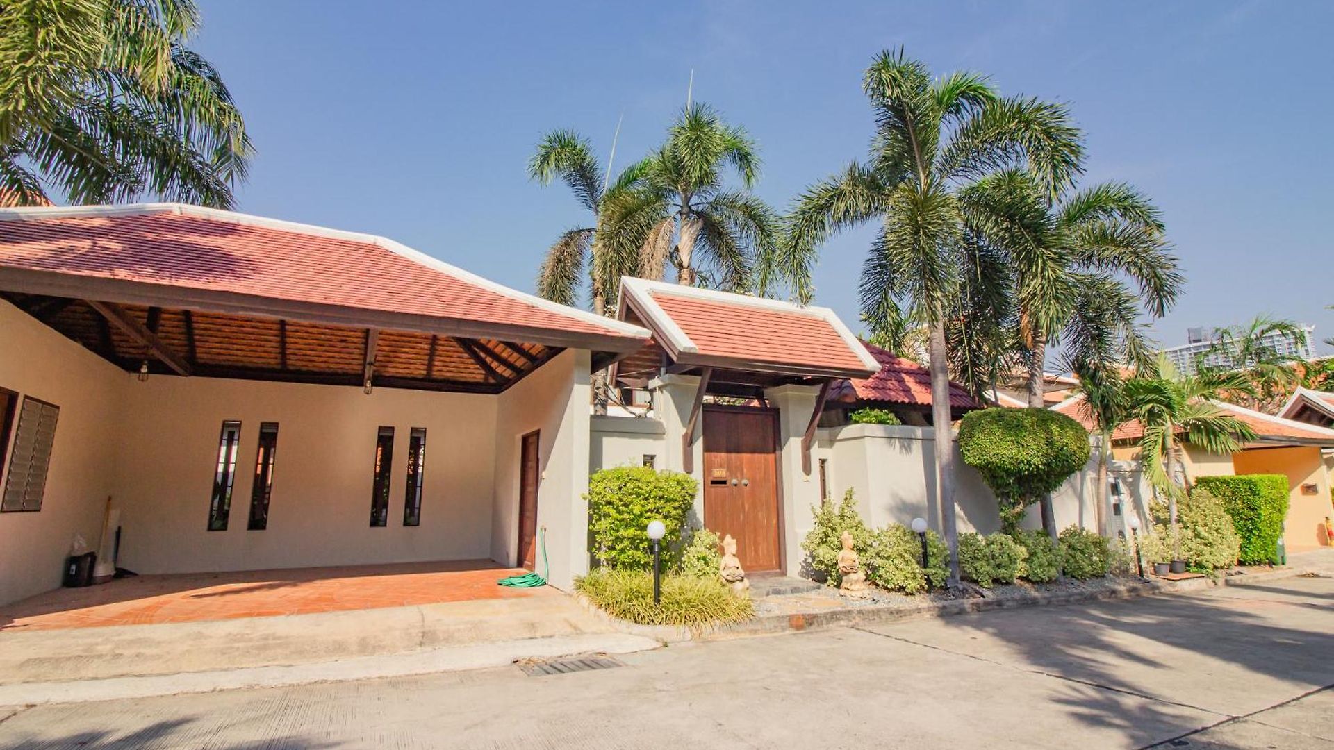3br Bali Style Privatepool Near Main Road Large Pool Pattaya