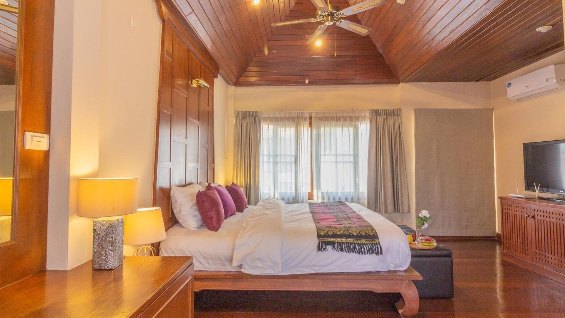 3br Bali Style Privatepool Near Main Road Large Pool