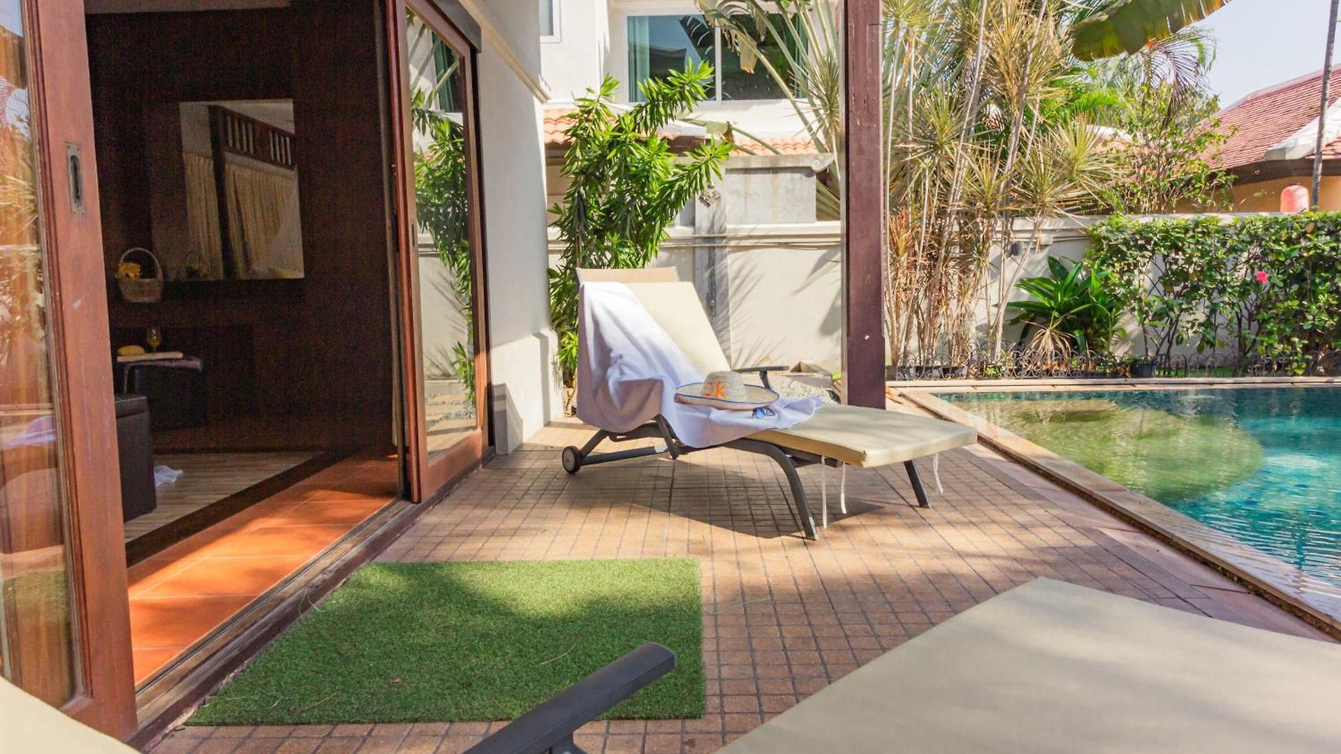 3br Bali Style Privatepool Near Main Road Large Pool