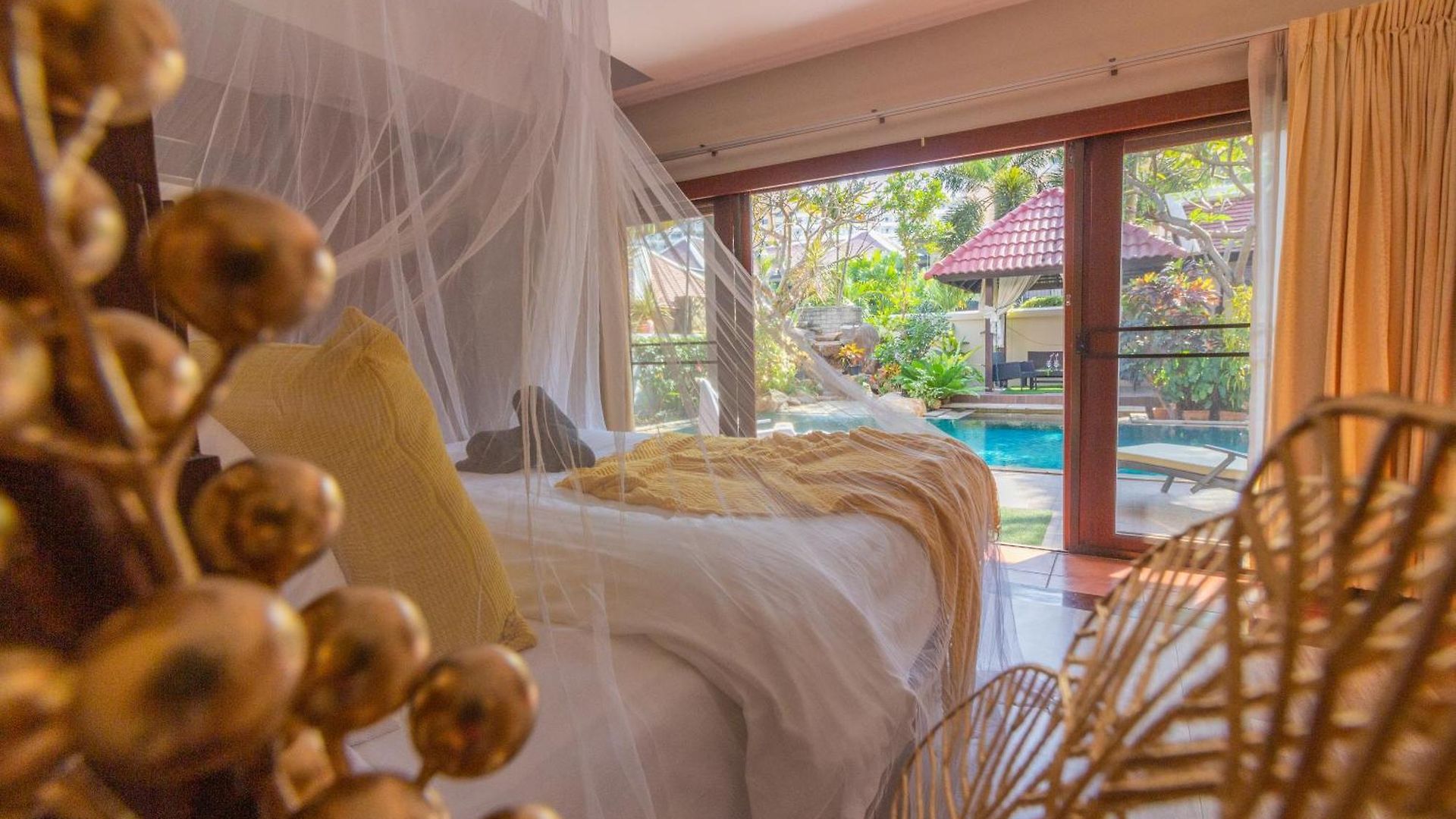3br Bali Style Privatepool Near Main Road Large Pool