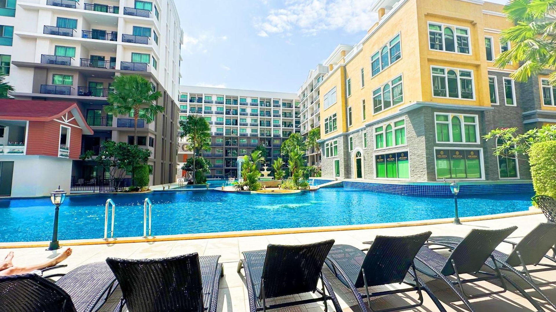 อพาร์ทเม้น Arcadia Continental *