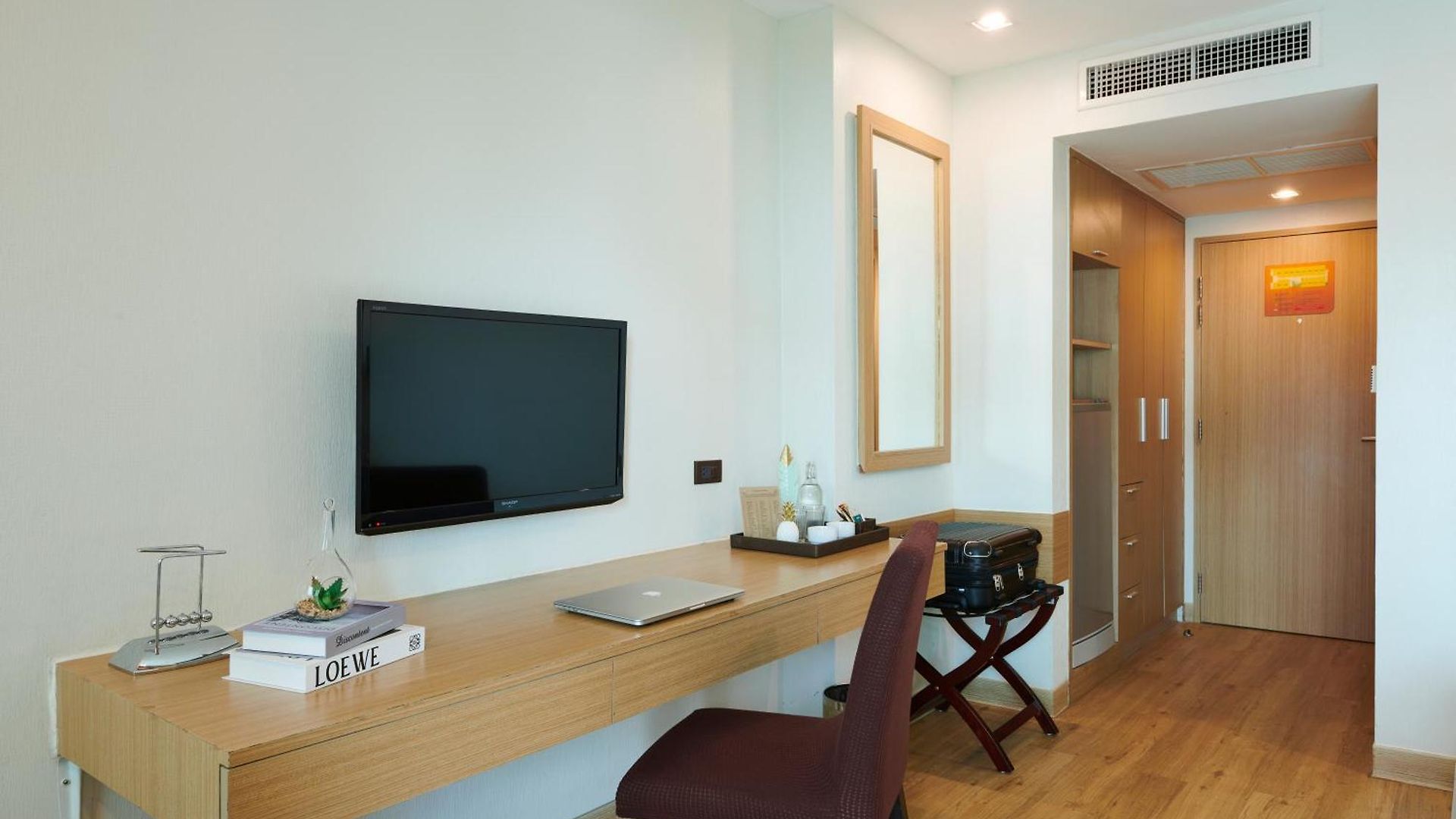 Adelphi 4*