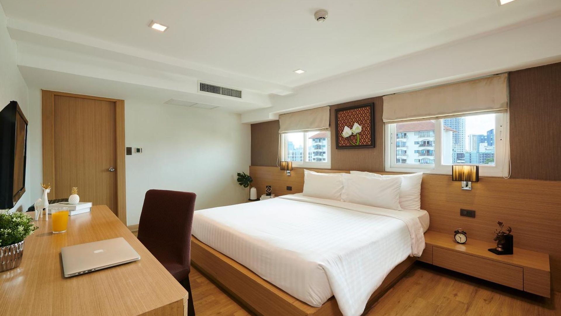 Adelphi 4*