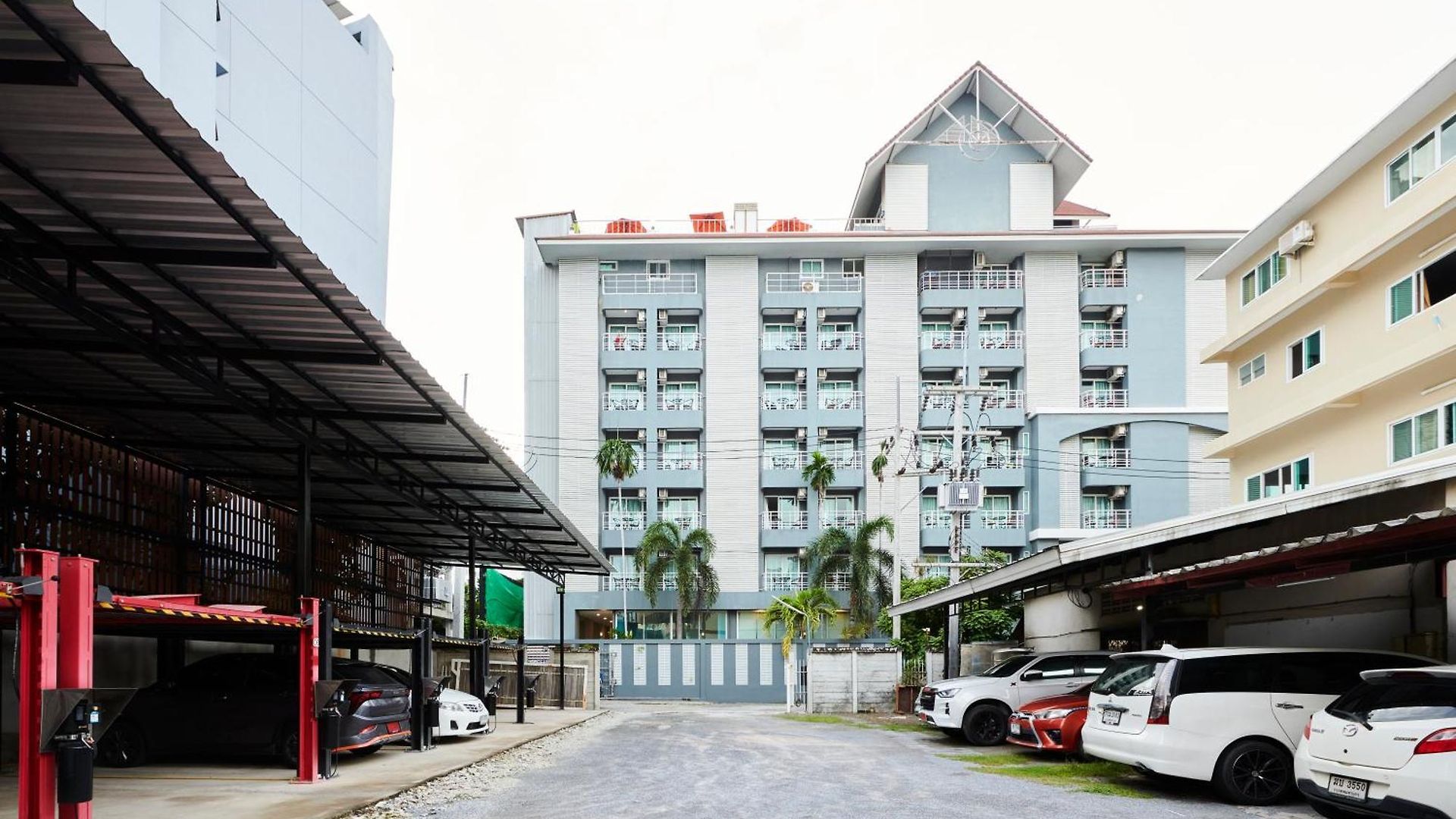 Adelphi 4*