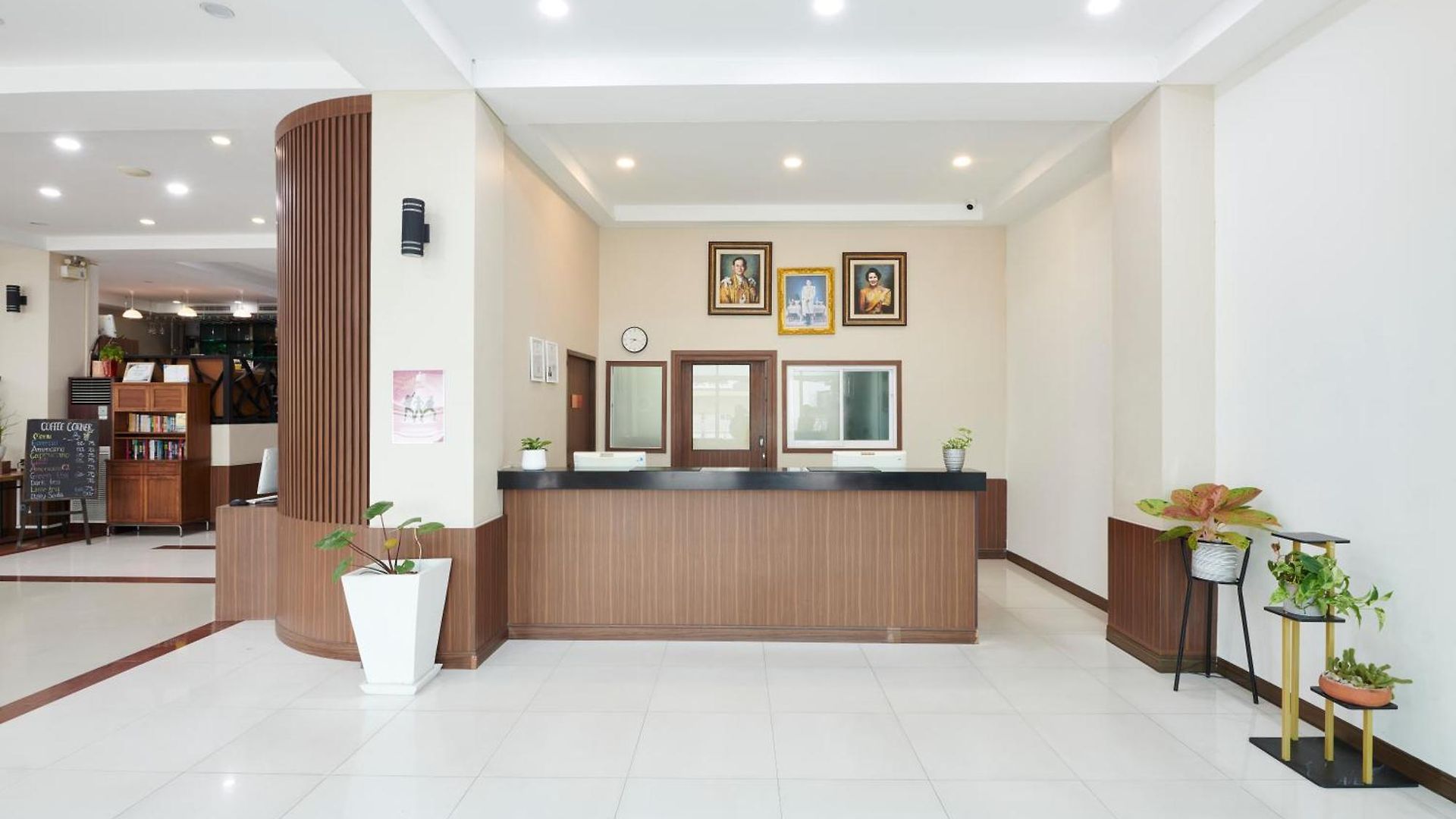 Adelphi โรงแรม