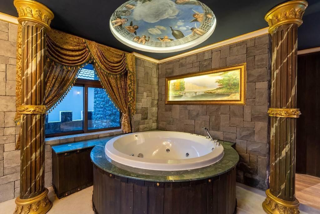 The Castle Pratumnak Hill 6 Bedroom Pattaya