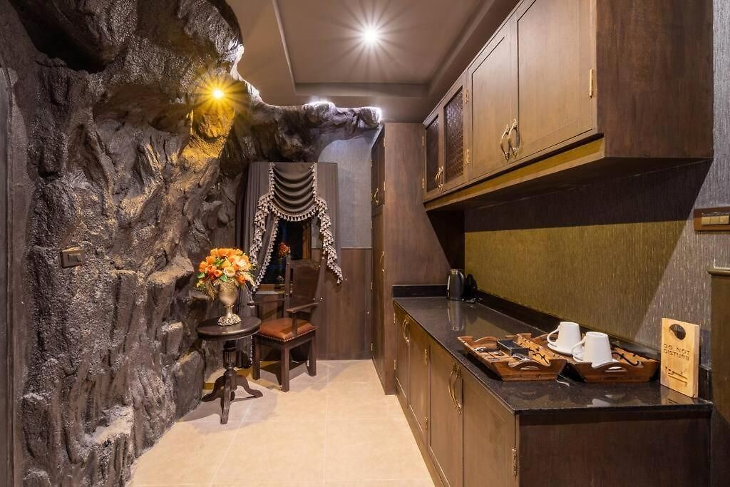 อพาร์ทเม้น The Castle Pratumnak Hill 6 Bedroom *