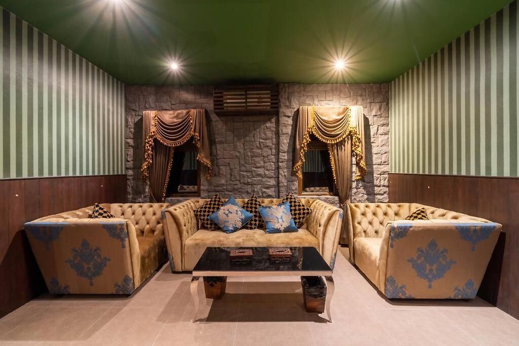 อพาร์ทเม้น The Castle Pratumnak Hill 6 Bedroom *