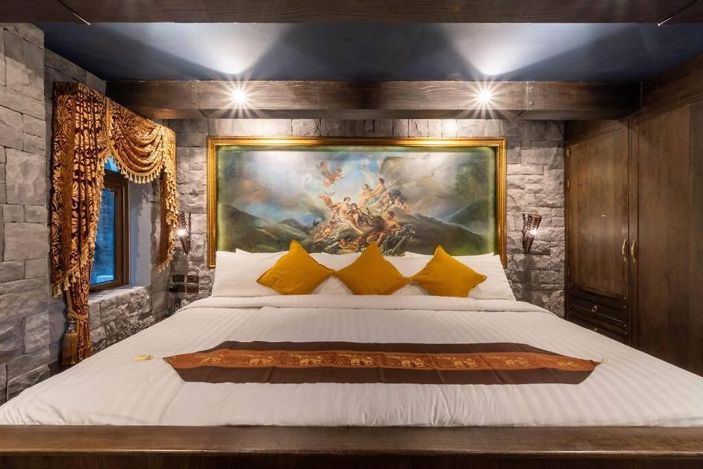 อพาร์ทเม้น The Castle Pratumnak Hill 6 Bedroom *