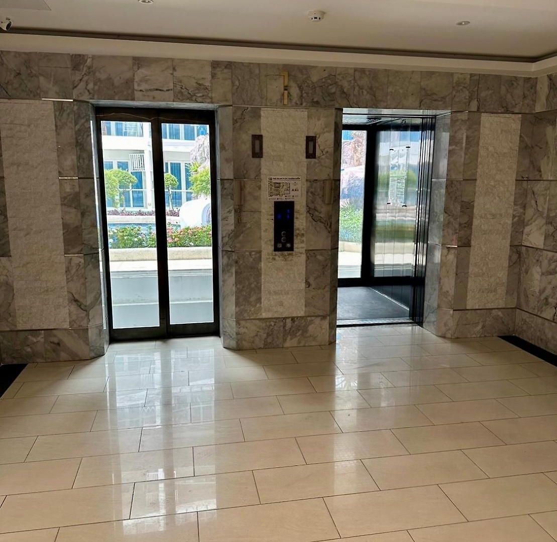 Large Deluxe 5 Grand Avenue Pattaya