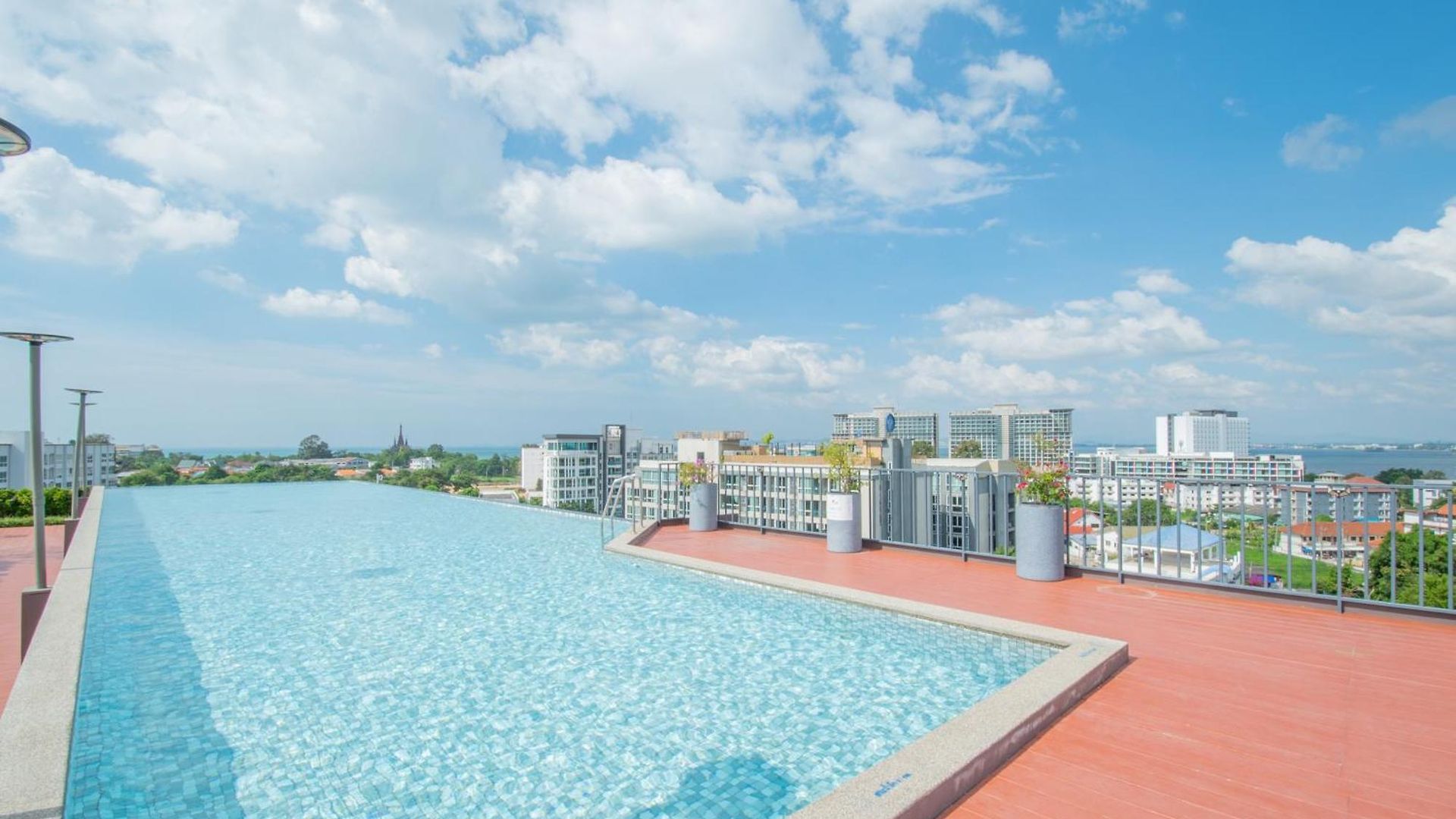 อพาร์ตโฮเทล D Eco Wellness Luxury Pattaya