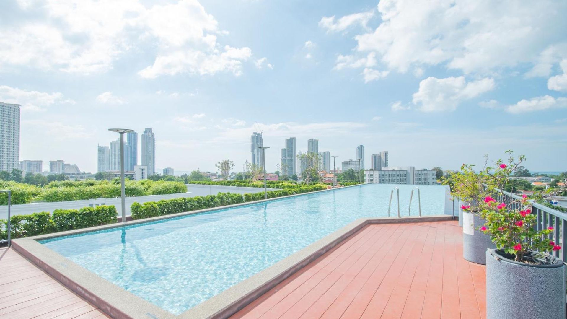 D Eco Wellness Luxury อพาร์ตโฮเทล Pattaya