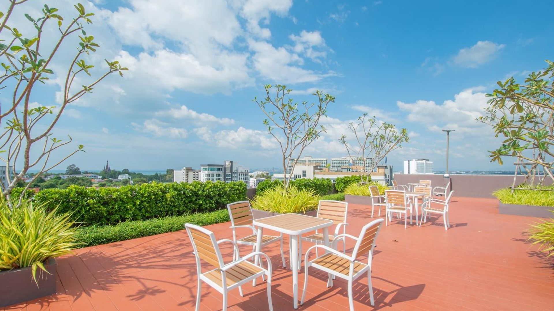 อพาร์ตโฮเทล D Eco Wellness Luxury Pattaya