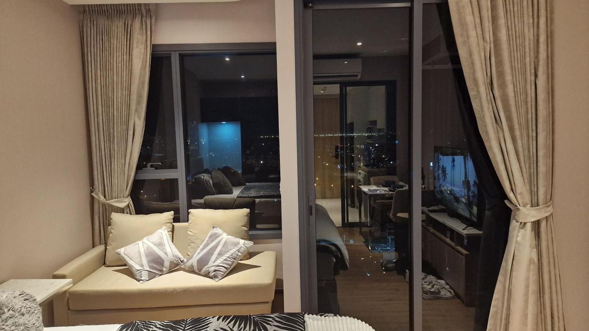 อพาร์ตโฮเทล Once Seaview *
