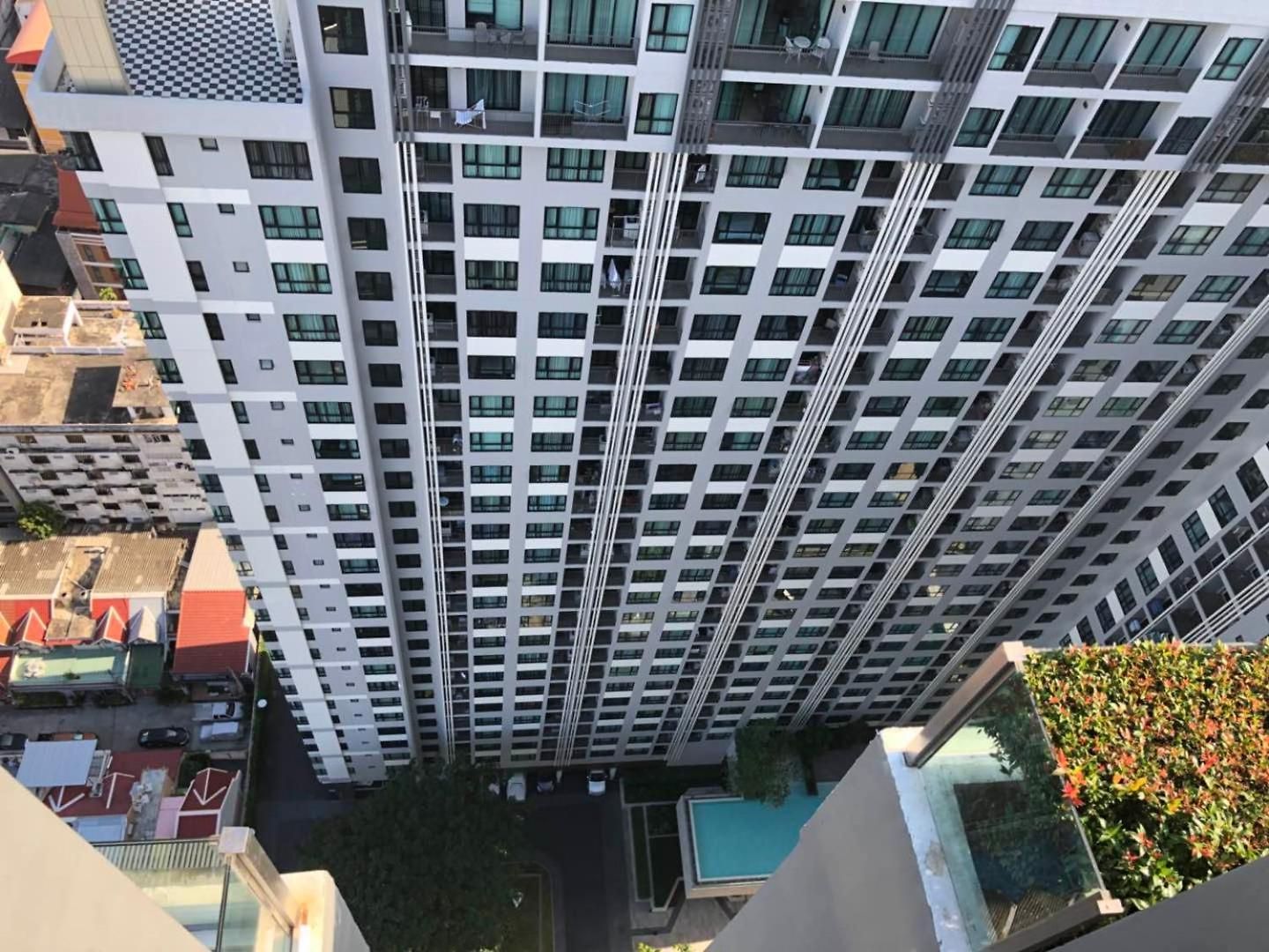 The Base อพาร์ทเม้น