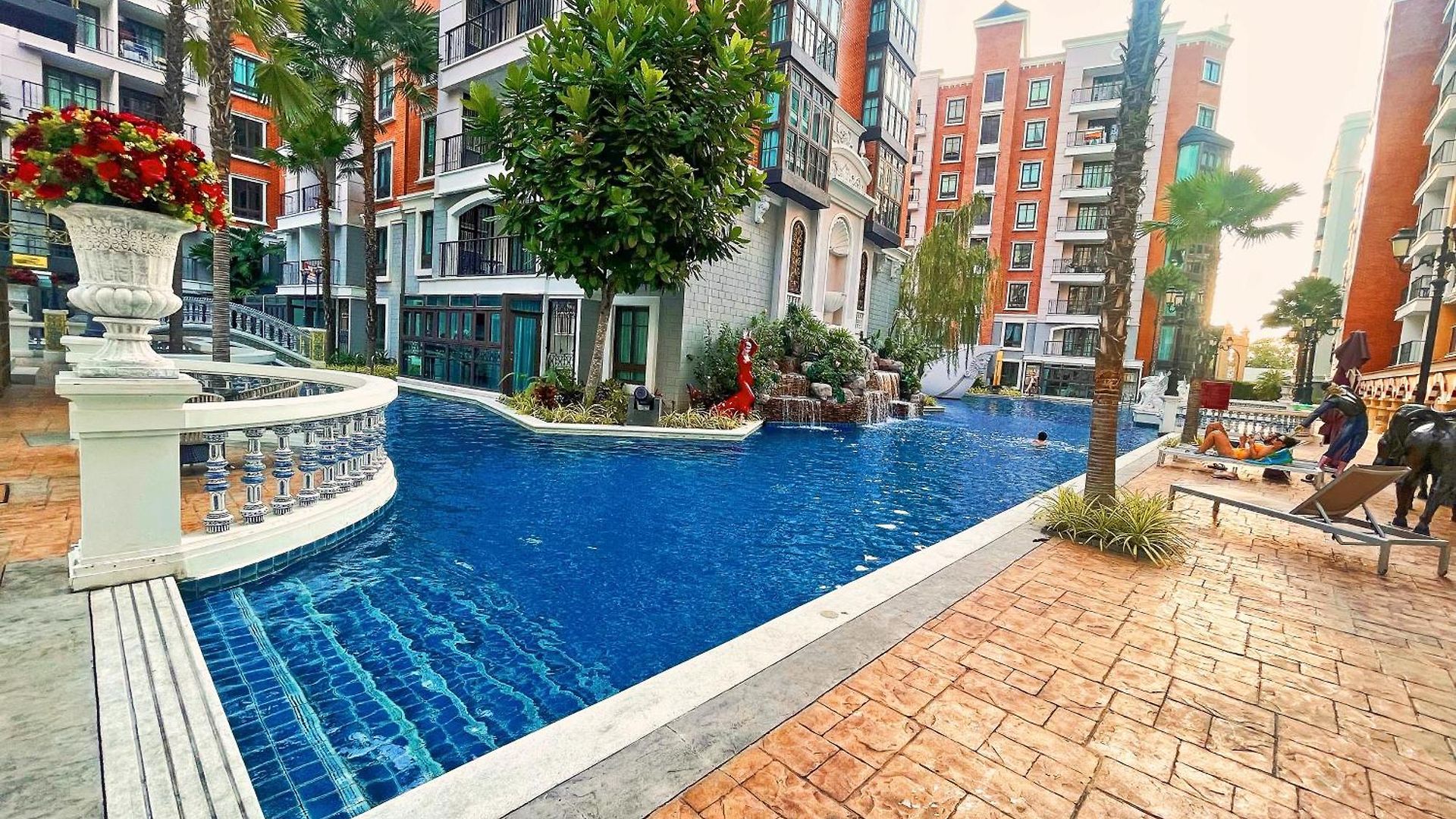 Espana Vacation Jomtien & Yahaha อพาร์ทเม้น