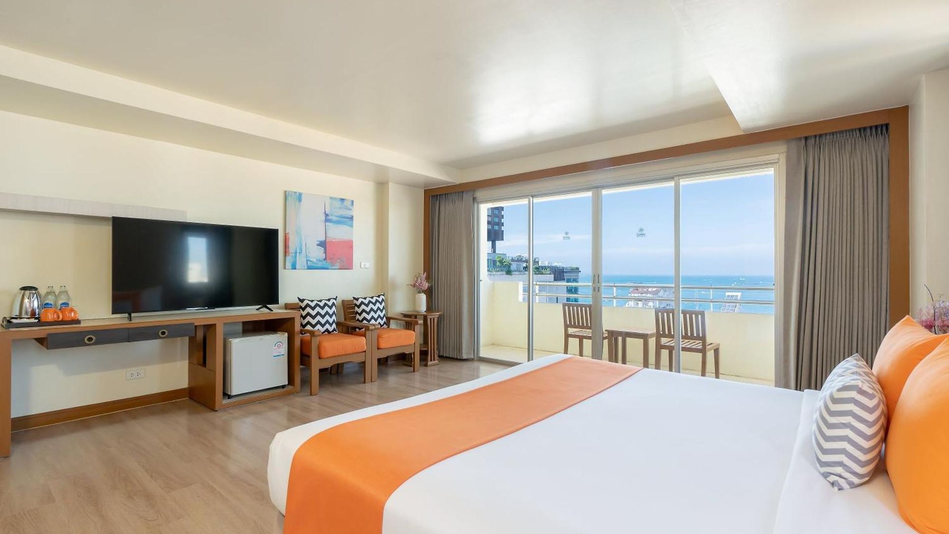Sunshine & Residences Hotel 4*