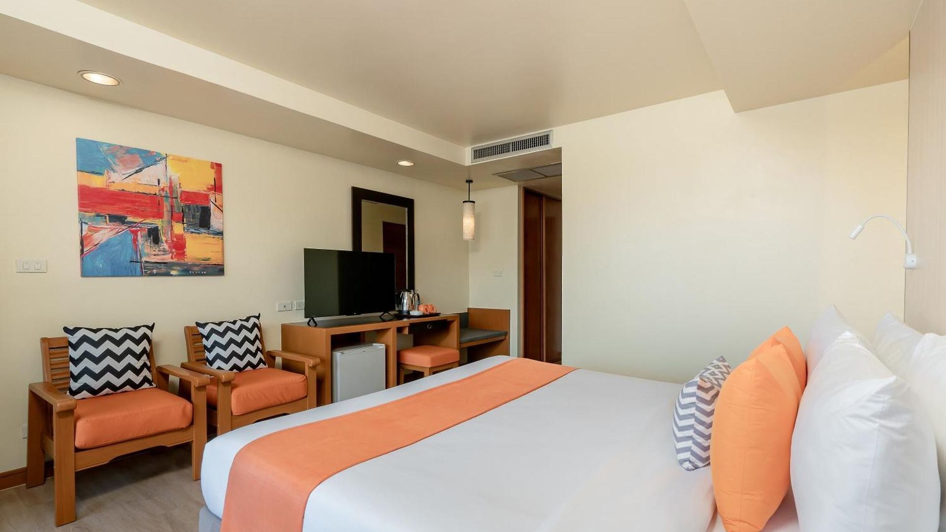 Sunshine & Residences Pattaya