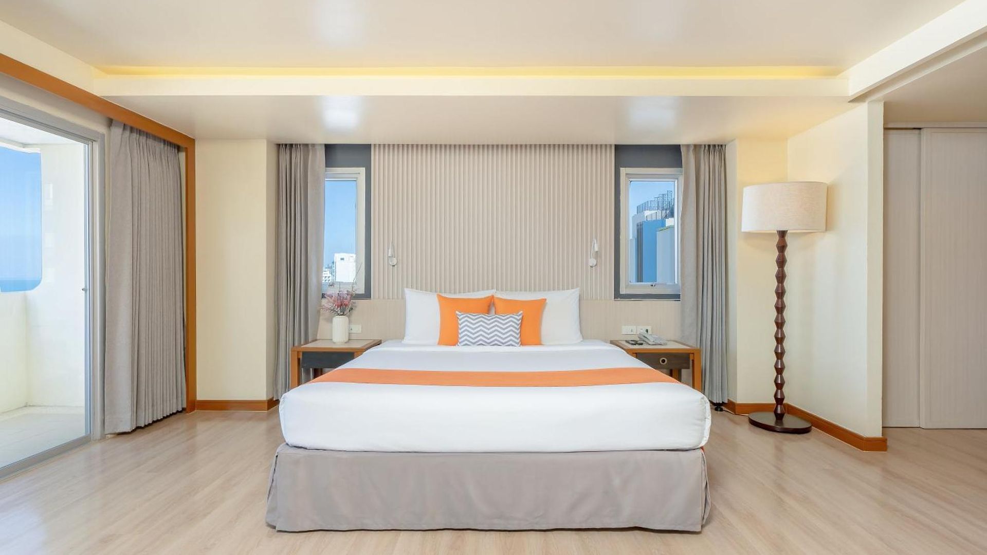 Sunshine & Residences โรงแรม 3*