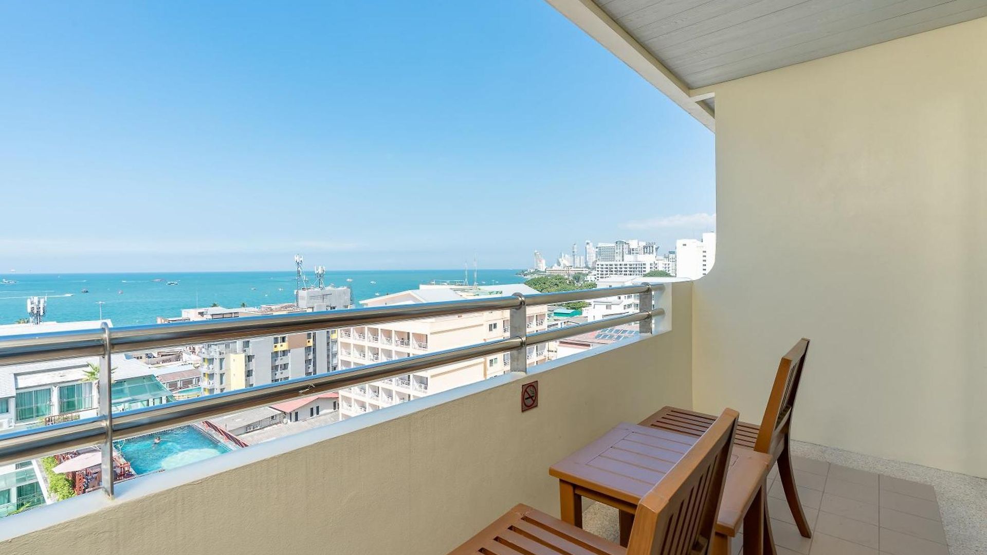 โรงแรม Sunshine & Residences 3*