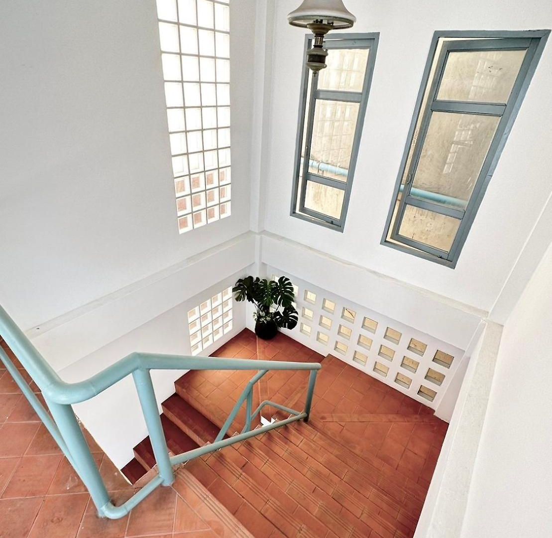 โรงแรม After-grad Poshtel